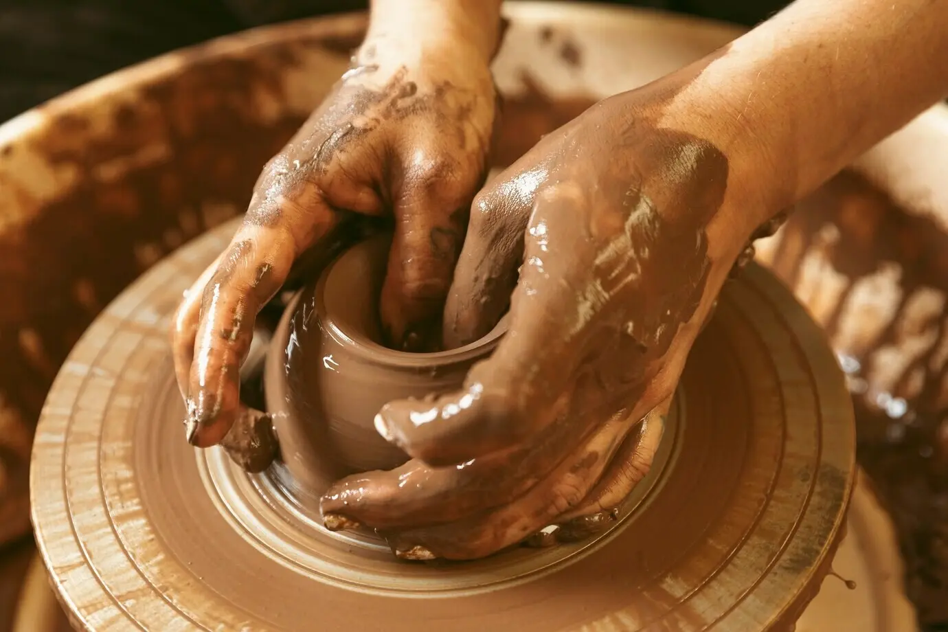 Professionelle handwerkliche Tätigkeit in der Werkstatt
